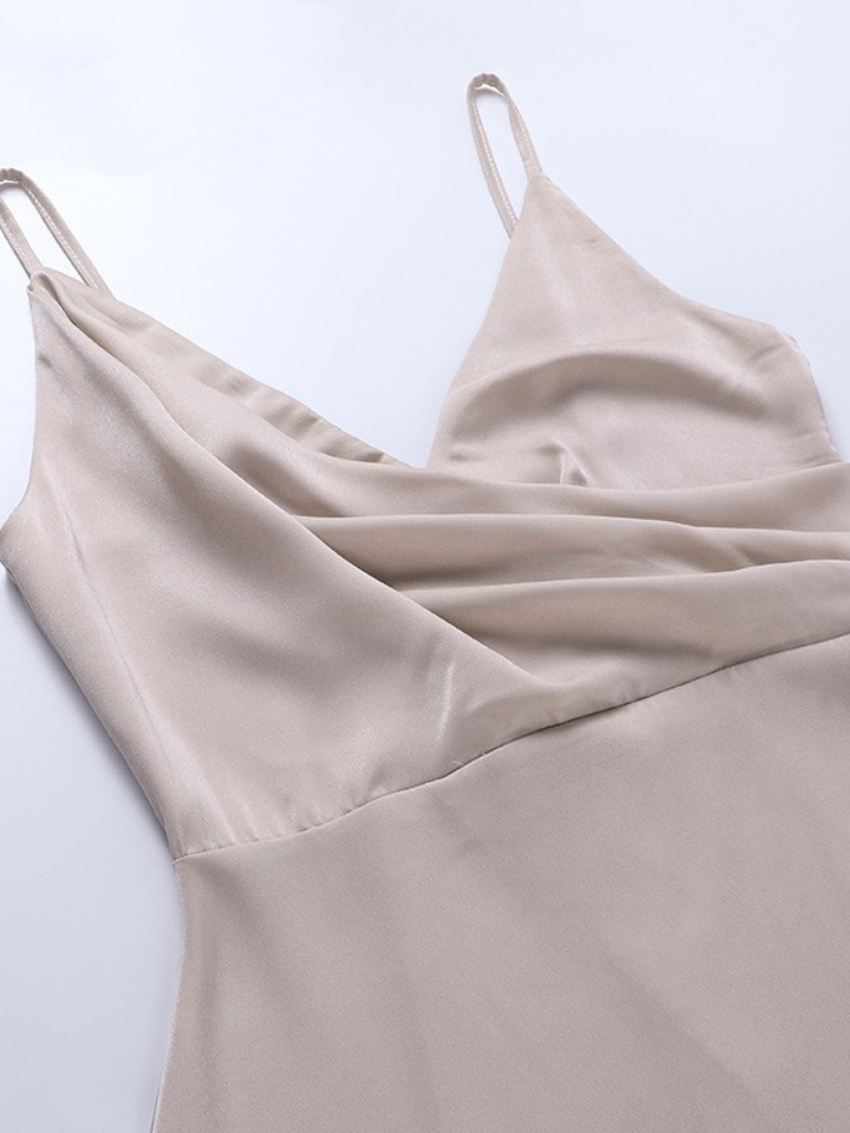 Clarisse™ – Robe en satin chic et fluide